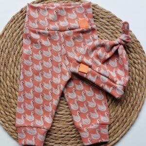 Newbornsetje Zwaantjes Jacquard stofje, oud rose/perzik kleur